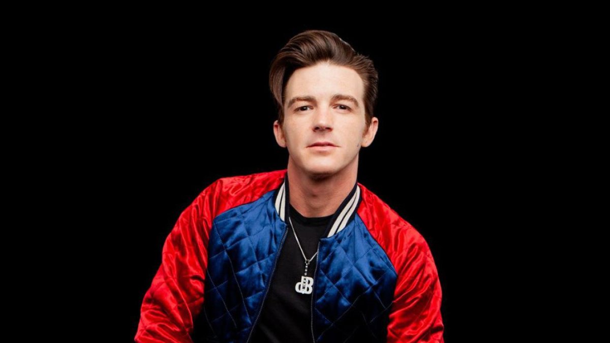 Drake Bell tiene 36 años.