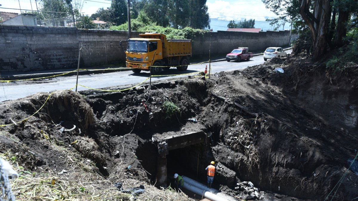 Puente. Este camino es uno de los límites entre Quito y Rumiñahui.