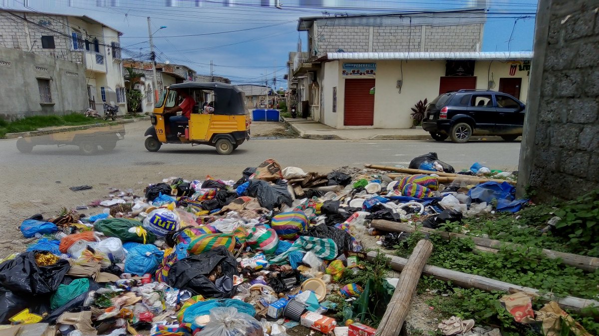 En el barrio Las Margaritas, en Playas, así permanecieron las calles este 25 de abril.