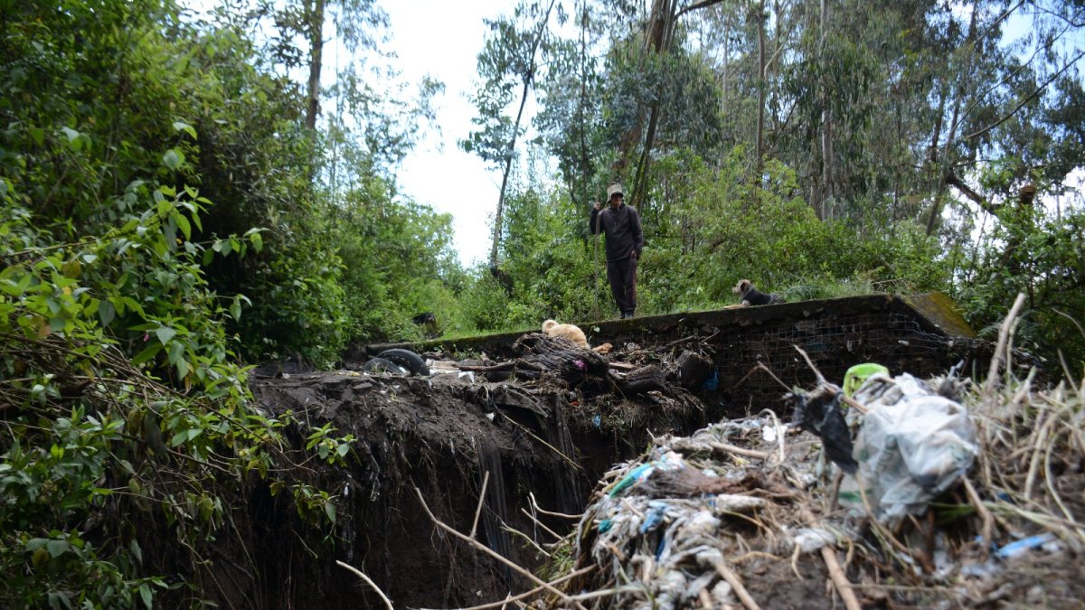 Los colectores de la quebrada aun tienen escombros