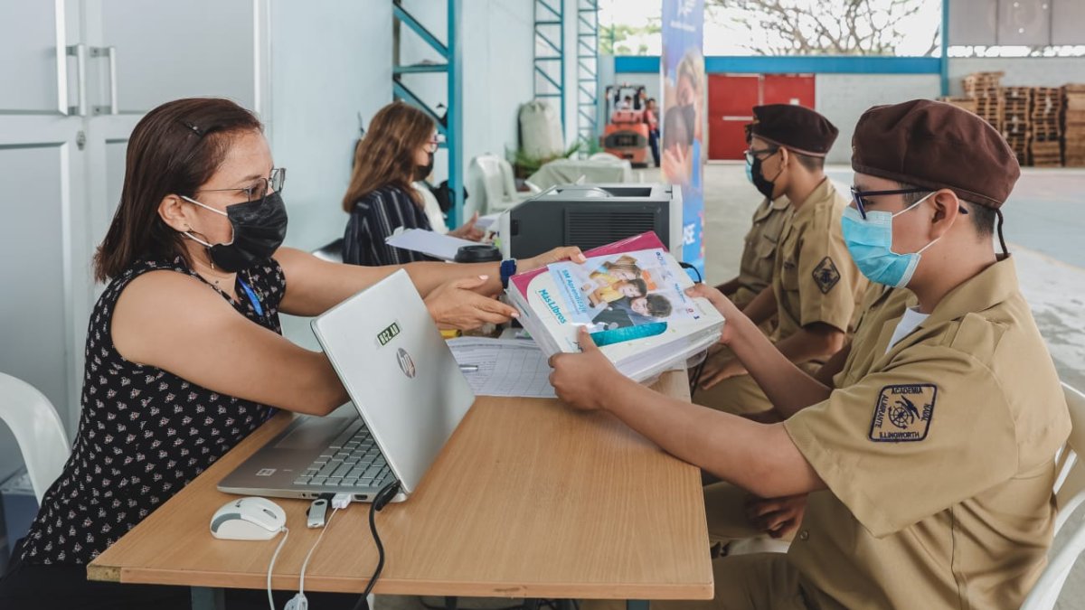 A través de un comunicado, la Alcaldía de Guayaquil dio a conocer día atrás sobre la suspensión de la entrega de los textos.