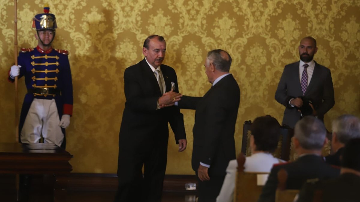 El nuevo secretario de Seguridad, Wagner Bravo (i), con el nuevo consejero, Paco Moncayo.