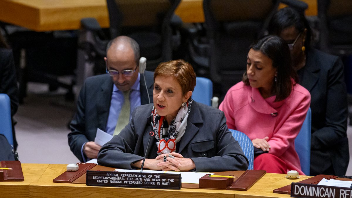 La  nueva enviada de la ONU para Haití, la ecuatoriana María Isabel Salvador, mientras informa sobre la situación