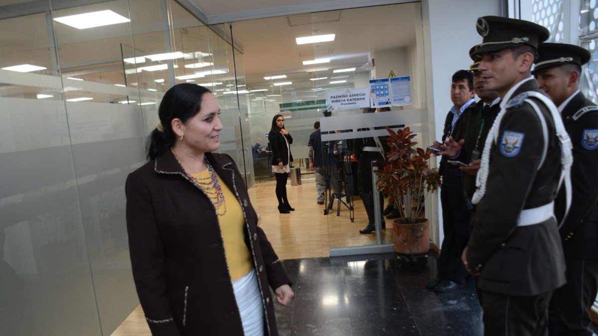 Tensión. Ayer se rumoró que las oficinas de Pazmiño en la Asamblea Nacional serían allanadas por la policía.