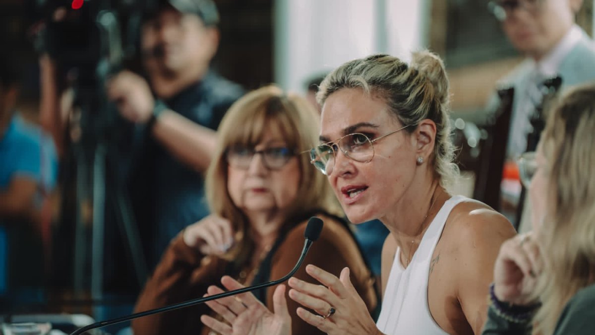 Luego de varias semanas de no haberse dado el programa, Cynthia Viteri reanudó su enlace radial de los miércoles.