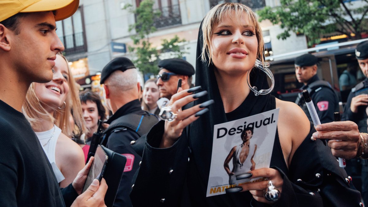 Esta es la primera vez que la artista argentina colabora con una marca de ropa.