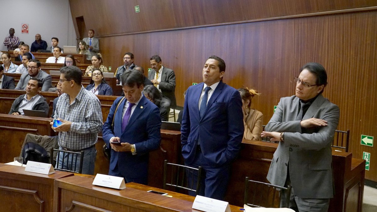 En un plazo máximo de 10 días, la mesa deberá elaborar el informe sobre el juicio político.