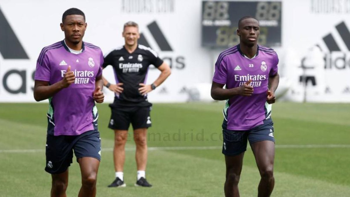 El defensa austríaco ya se encuentra entrenando con el Real Madrid.