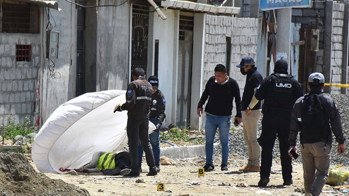 Los agentes llegaron a lugar para realizar las pericias.