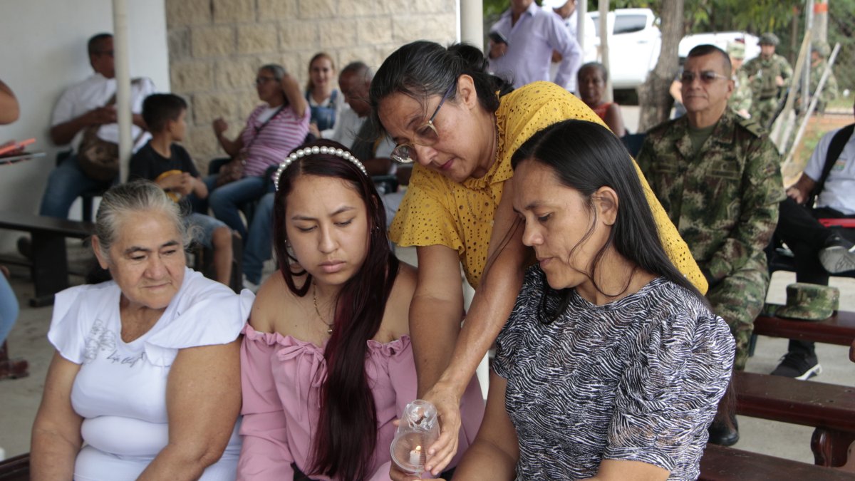 Acción. Familiares de personas desaparecidas asisten a una ceremonia religiosa por los desaparecidos.