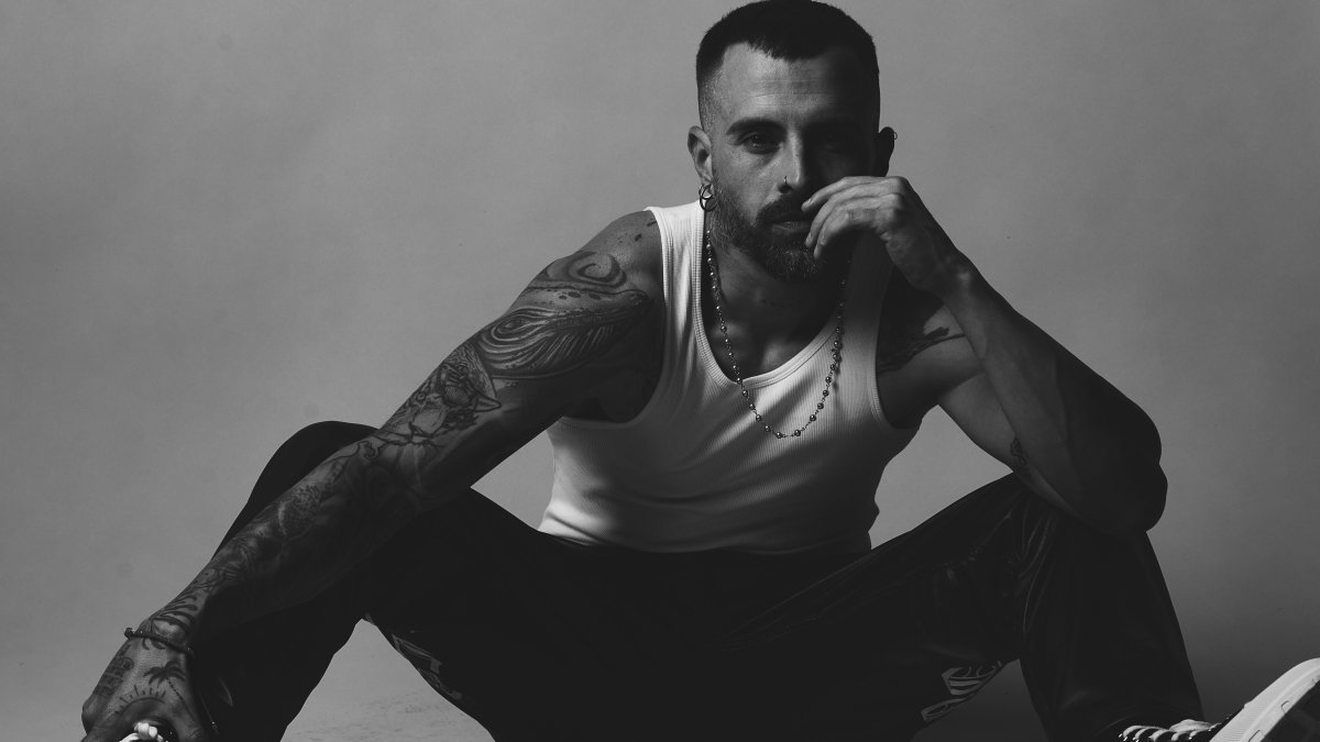 El tracklist tiene temas ya conocidos como El Egoísmo, La Falta y Mi Pecadito con Greeicy.