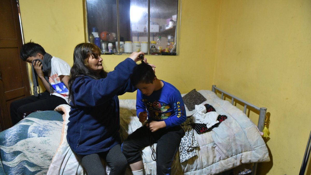 Madre enfrenta dificultades económicas para cuidar su hijo con discapacidad