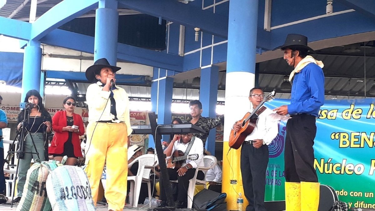 Las coplas, fue uno de los actos que más gozó el público.