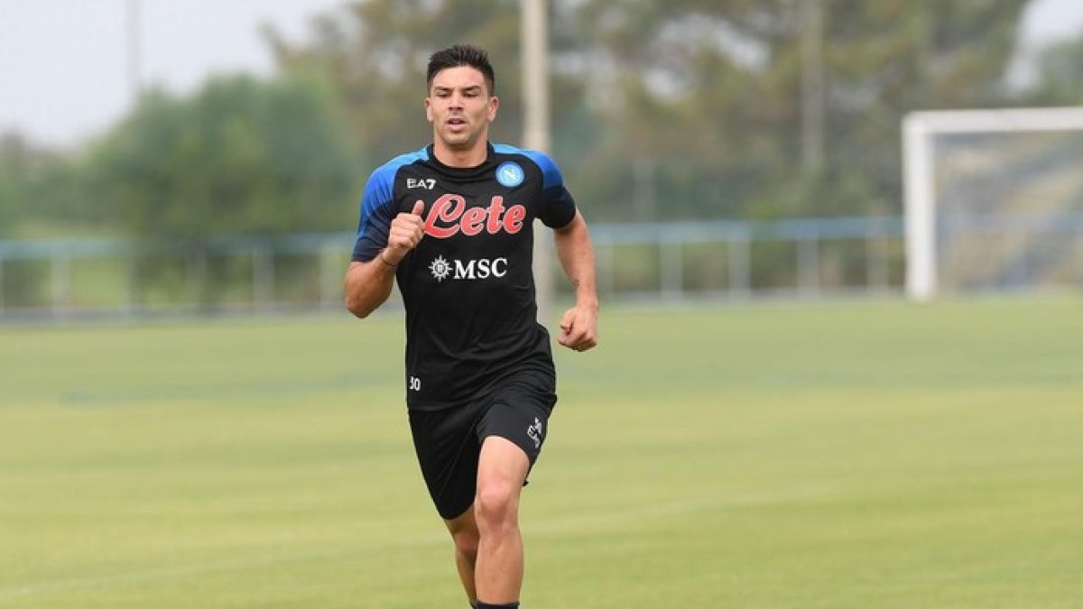 El jugador del Napoli volvió a entrenar con normalidad.