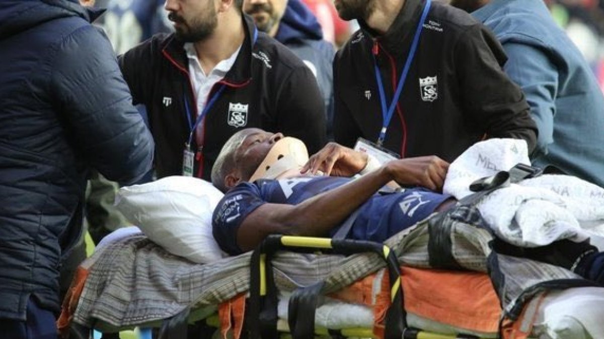 Superman, como se conoce al futbolista tricolor, sufrió una contusión en la cabeza.