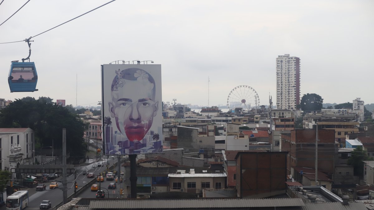  Situación. En este estado se encuentran algunos de los murales que ‘saludan’ a los usuarios de la aerovía.