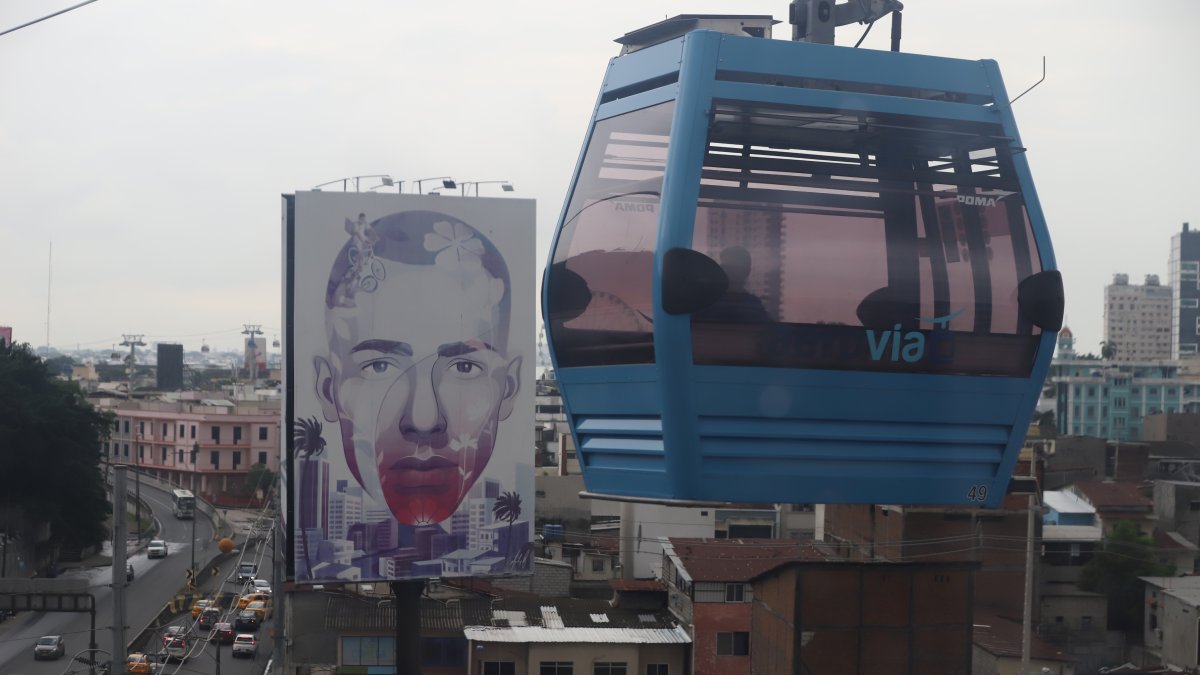 La ciudadanía pide repensar cómo mejorar la Aerovía. Sugieren darle vida a las estaciones para atraer a las familias y al turista.