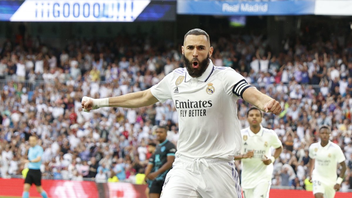 El delantero del Real Madrid Karim Benzema suma ya Benzema, triplete y récord histórico