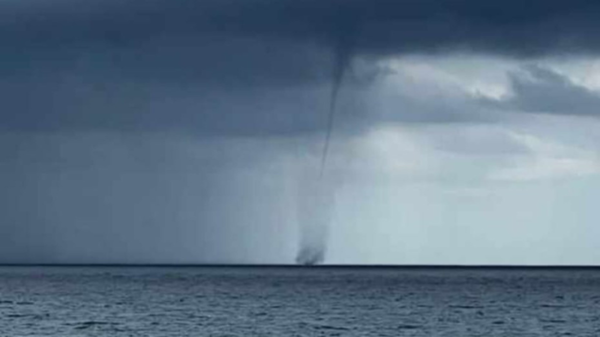 El hecho provocó que caiga una fuerte lluvia acompañada con vientos