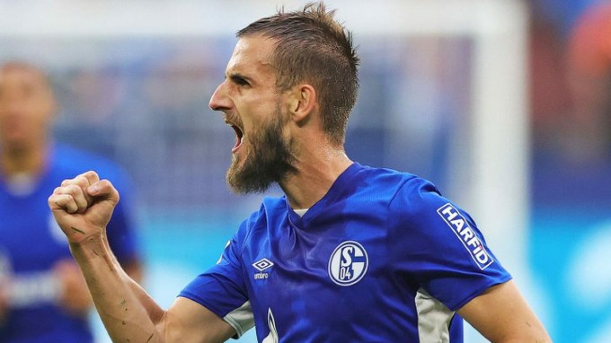 Dominick Drexler celebró eufórico el gol de la victoria del Schalke.