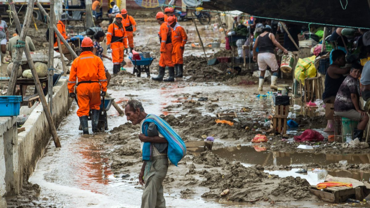 Consecuencia. El desborde de ríos en Piura, debido a las intensas lluvias, ha dejado a decenas de familias evacuadas.