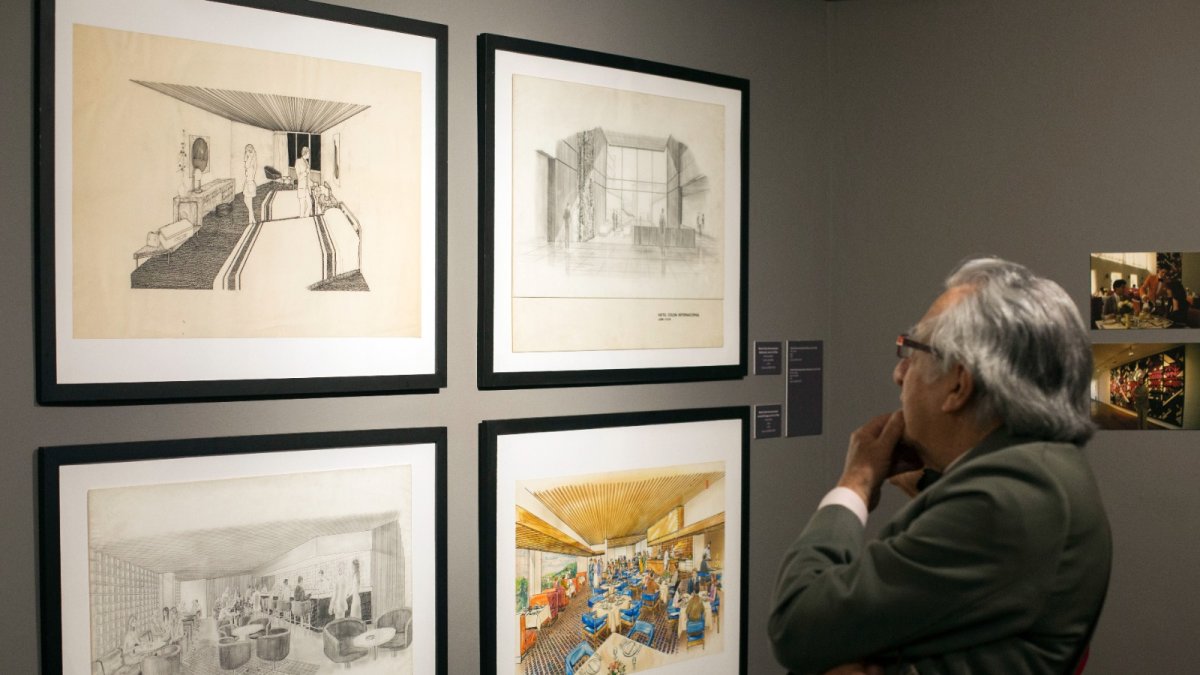 Material. Lienzos, planos y mobiliario son parte de la muestra, que se realiza en el MuNa y en el recibidor del Hotel Colón.