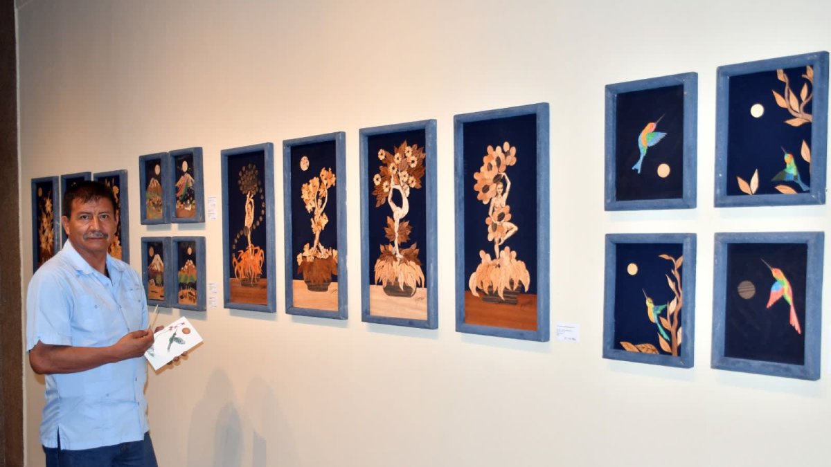 Figura. El artista presenta sus obras en el Museo Municipal de Guayaquil.