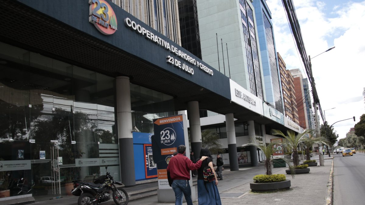 Proceso.- Algunas cooperativas del segmento 1 y 2 absorben a otras medianas y pequeñas para expandir su mercado.