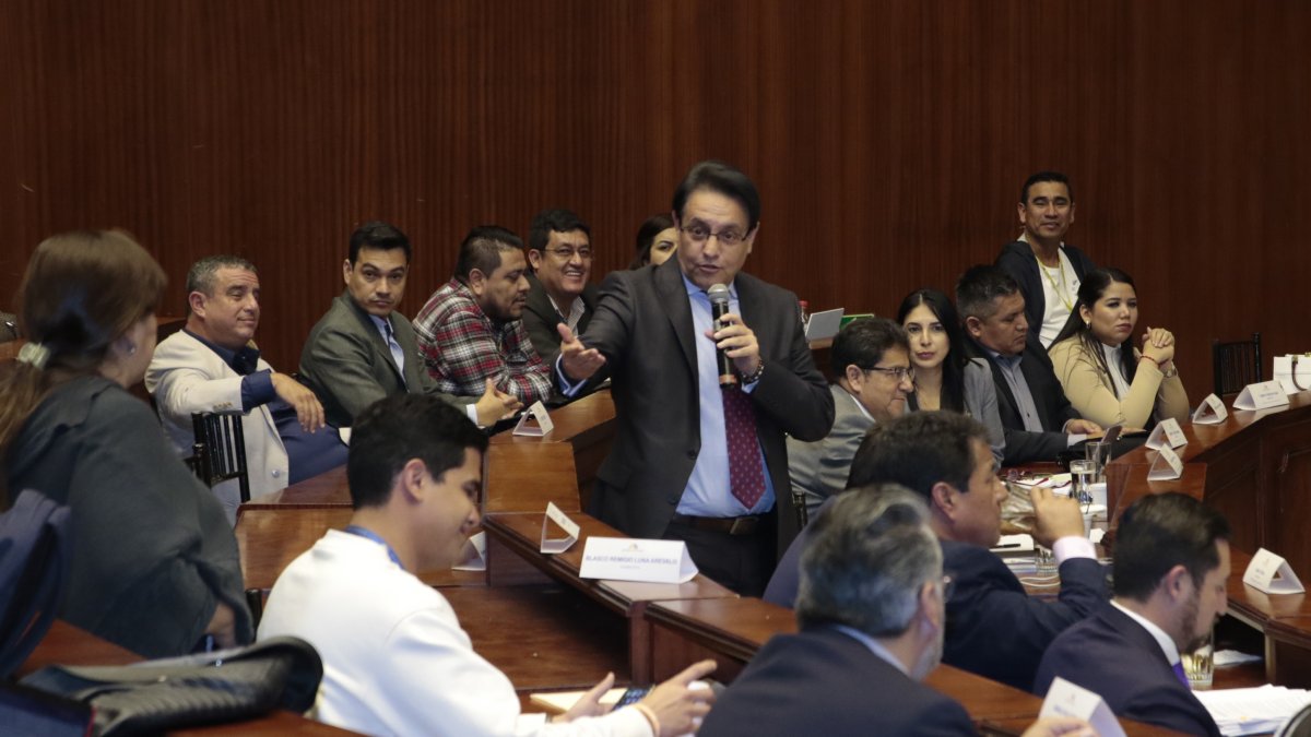 Fernando Villavicencio, presidente de la mesa de Fiscalización