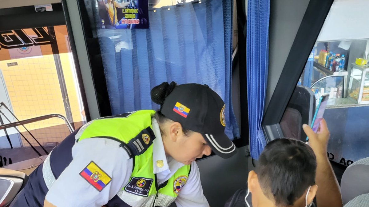 Los operativos incluyeron educación vial para los pasajeros.