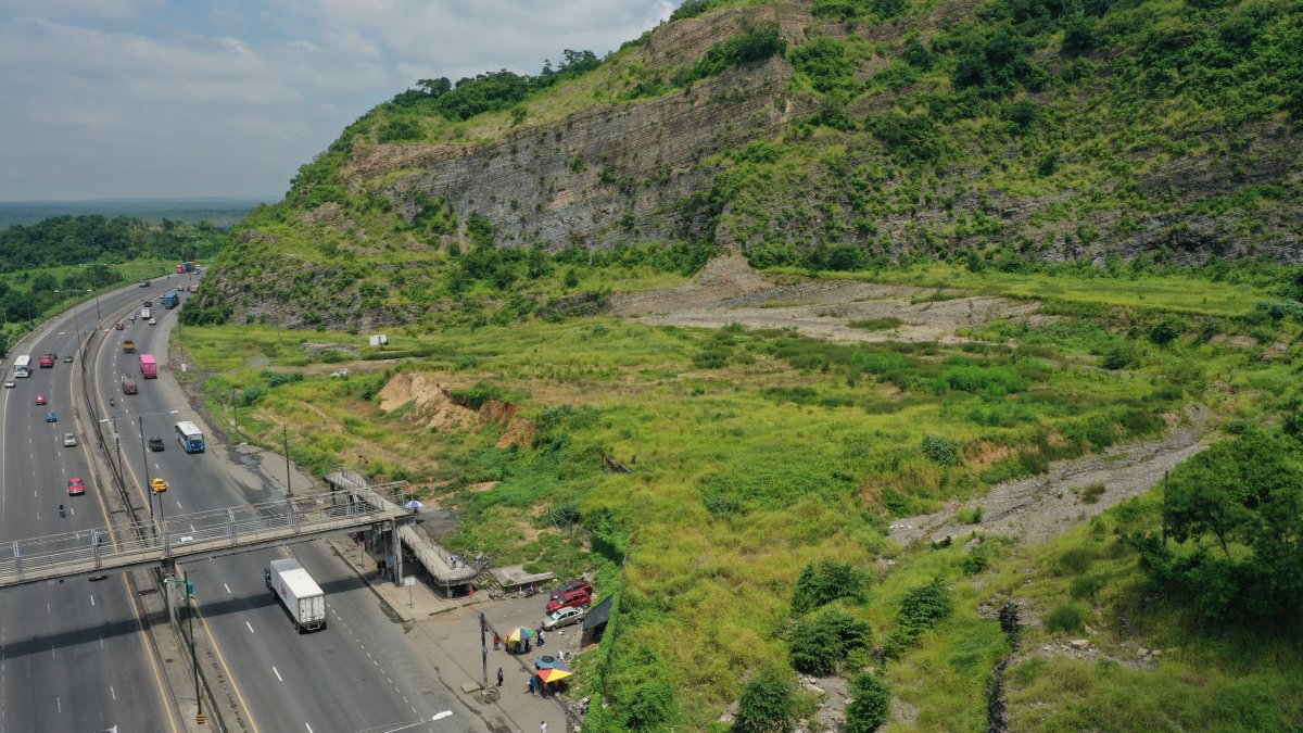 En la avenida Perimetral, cerca de Los Ceibos, se levantaría la terminal satélite vía a la costa, pero el proceso fue declarado  desierto en febrero anterior..