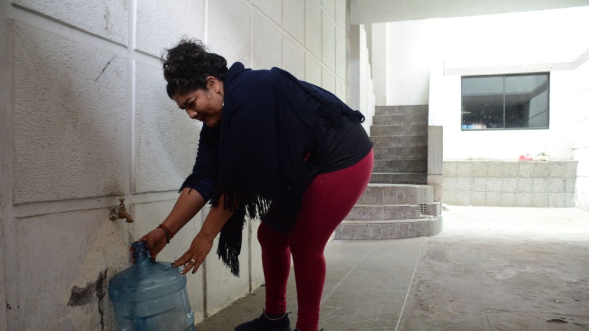 Habitantes del sur de Quito acceden al liquido vital cada cuatro días.