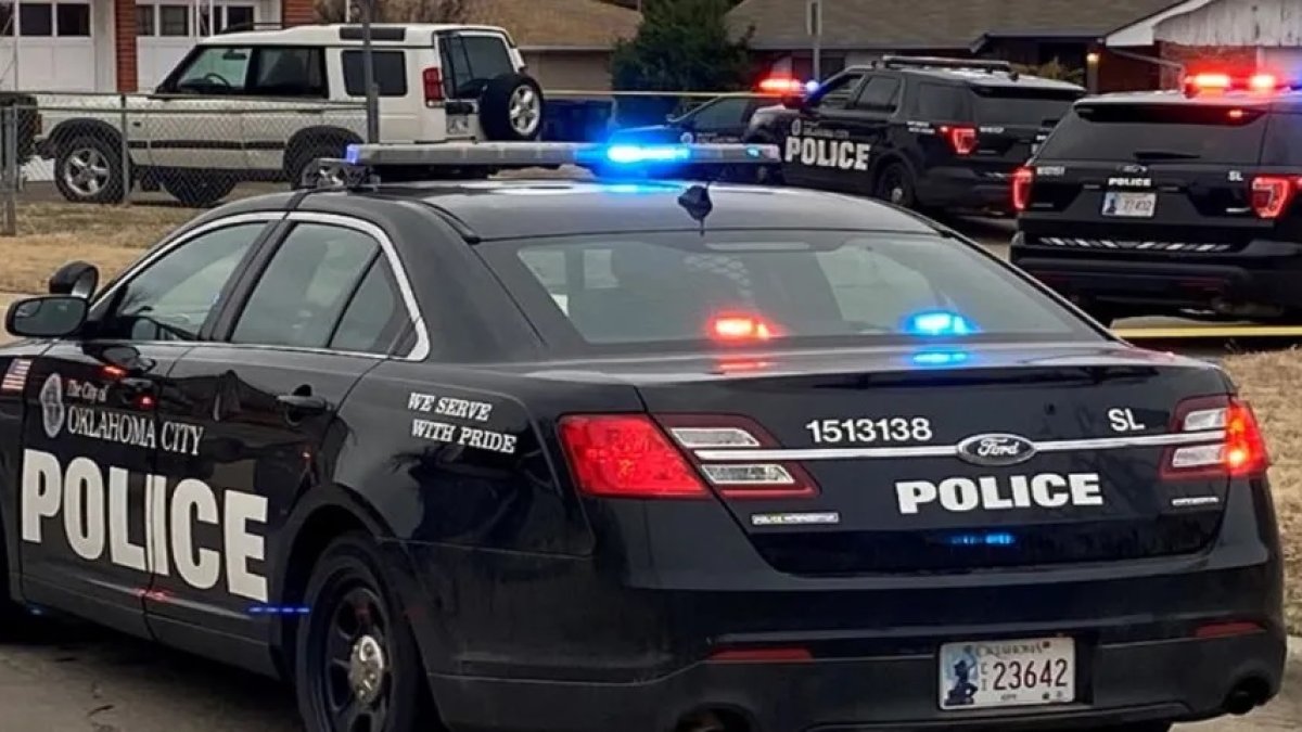 La policpia invesitga para esclarecer el hallazgo de siete cadáveres en una poirpiedad