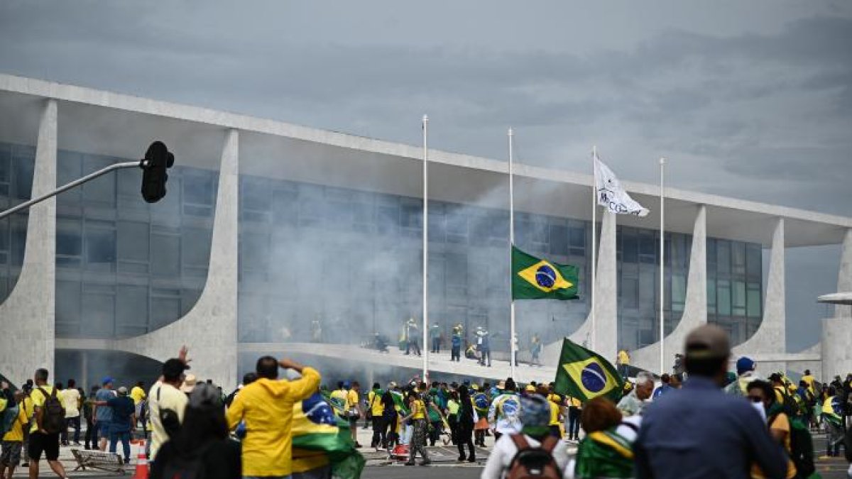 Edificio.- El exterior de la Corte Suprema de Brasil el mes pasado cuando ciudadanos hacían un plantón por reclamos políticos.