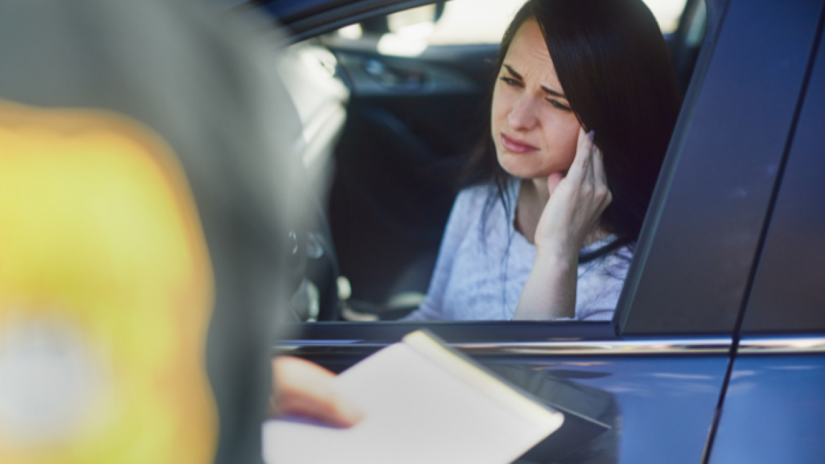 Ecuador cuenta con un sistema de sanciones que van desde la reducción de puntos, multas económicas, hasta la pena privativa de libertad en el caso de infracciones de tránsito.