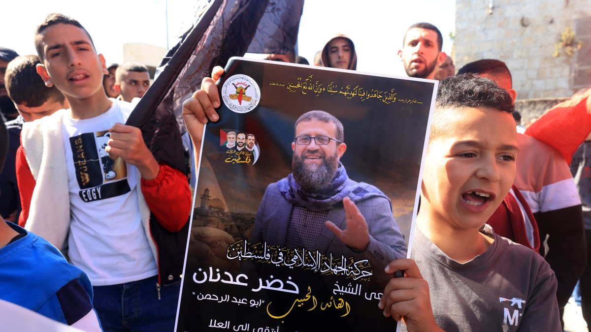 Protesta por la muerte del palestino Khader Adnan en Yenín.