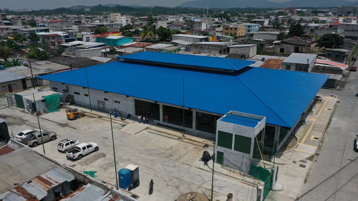 Caso. El mercado de Vergeles aún no es entregado a la comunidad. Los trabajos continúan en el área.