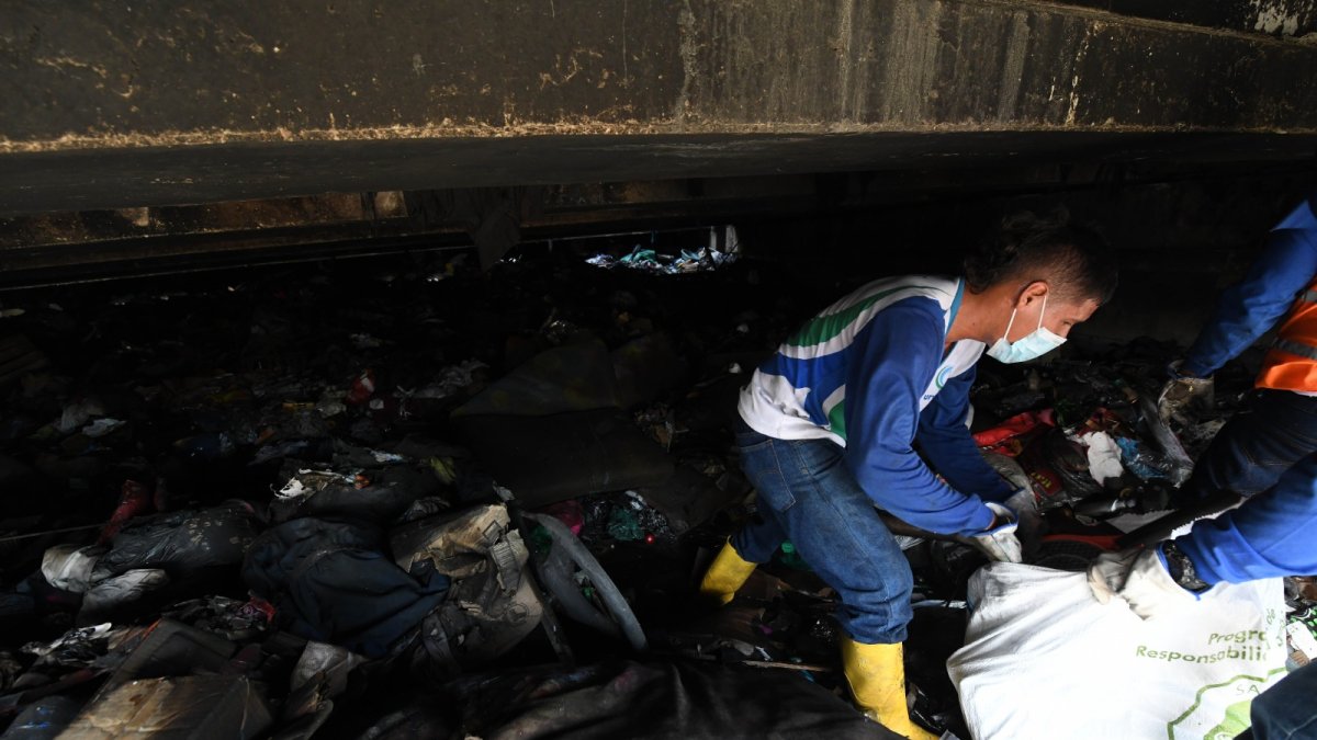 Labor. Para el desalojo se requirieron de siete viajes.