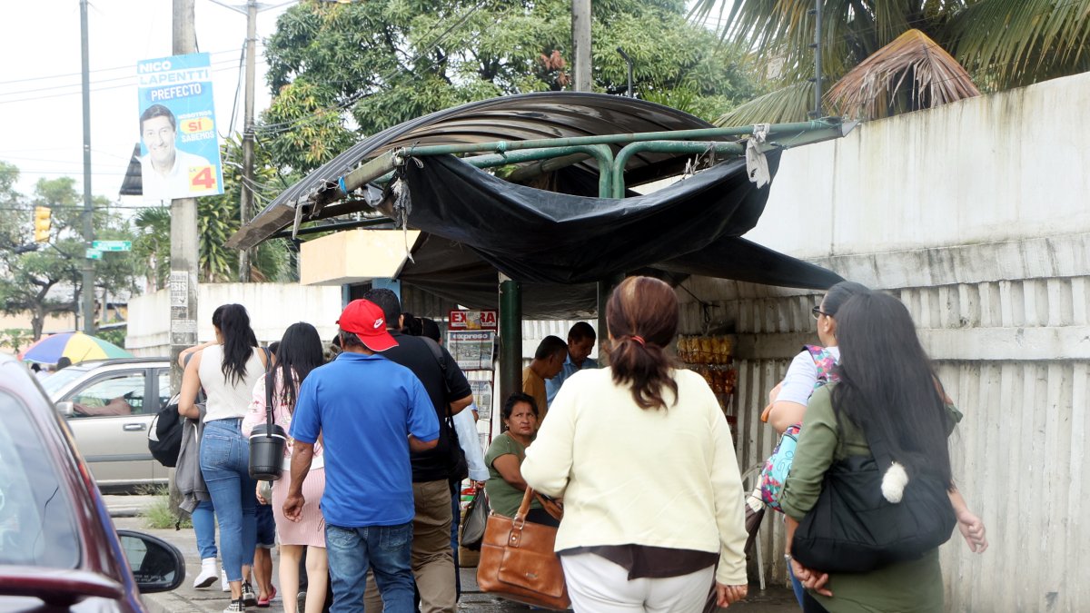 El paradero está ubicado en los exteriores de la Junta de Calificación y Movilización, en la Pedro Menéndez Gilbert