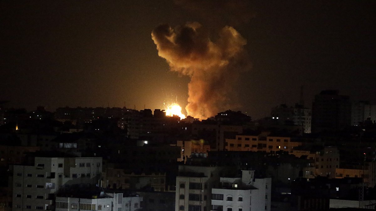 Imagen de los bombardeos israelíes de la madrugada del 3 de mayo en Gaza.
