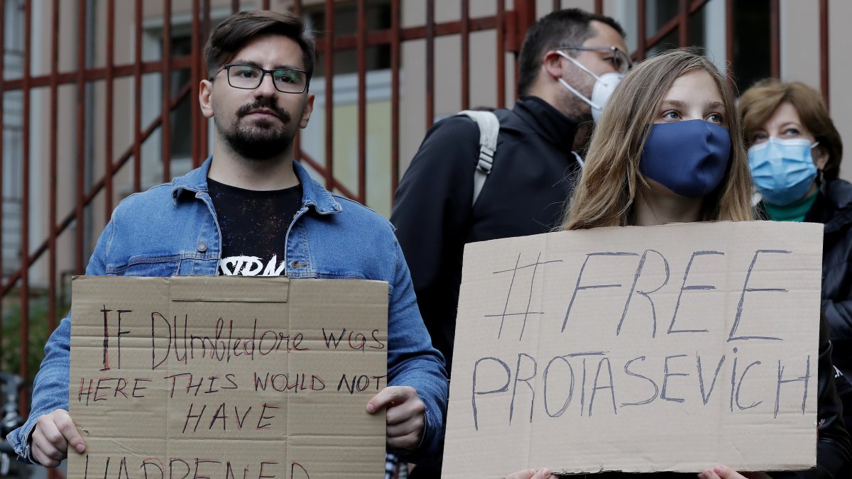 Manifestación en 2021 en apoyo al periodista bielorruso Román Protasévich. 