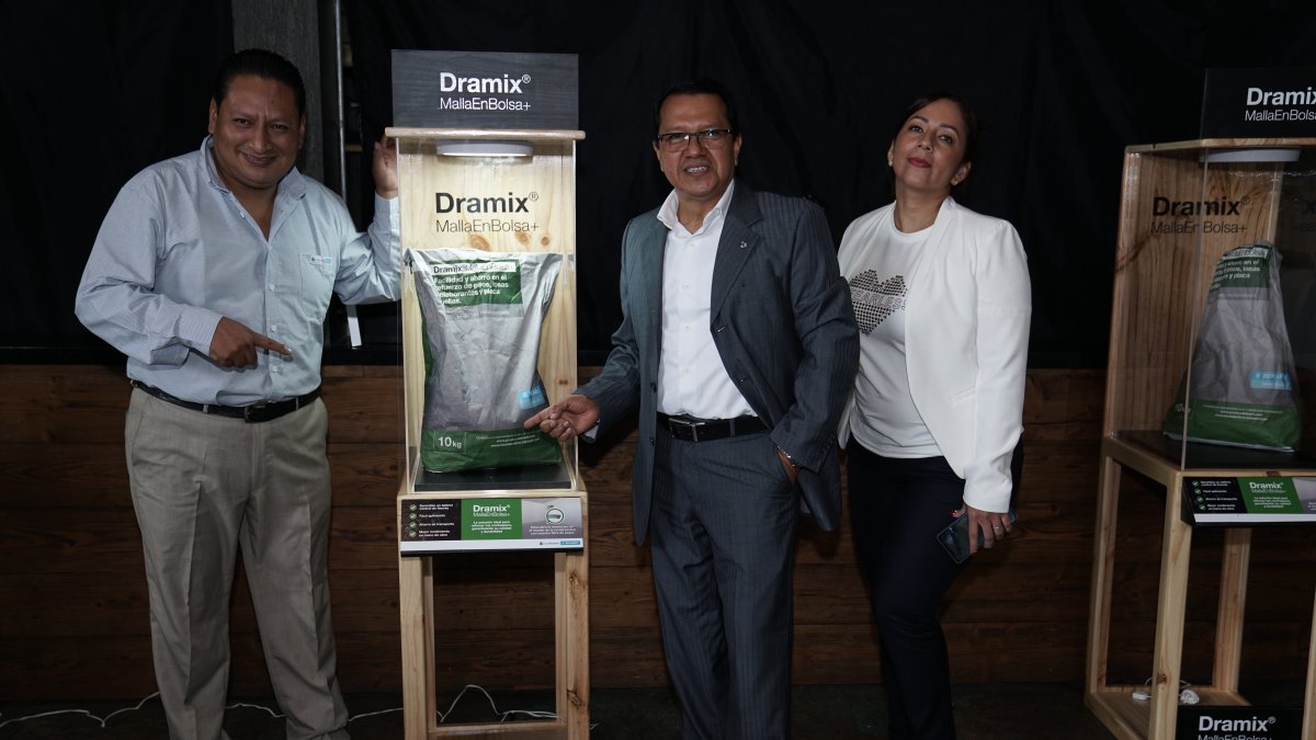 Los representantes de Ideal Alambrec durante la presentación del nuevo producto.