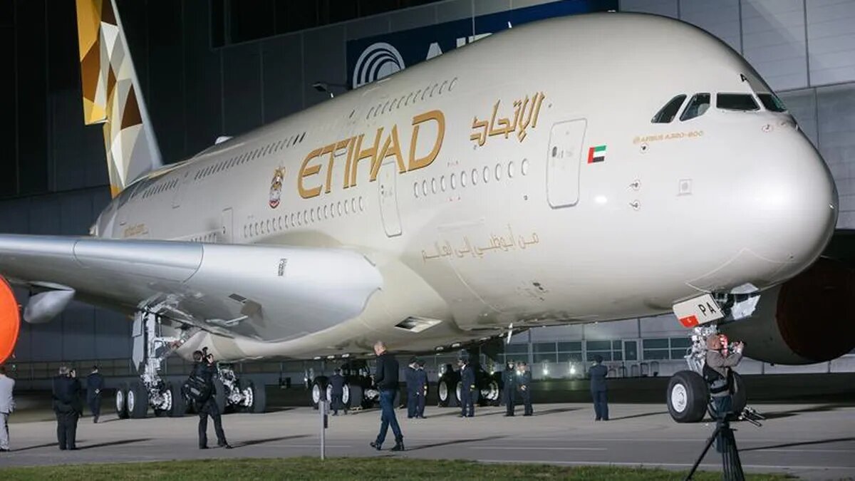 Nave.- Uno de los aviones de la aerolínea Etihad Airways