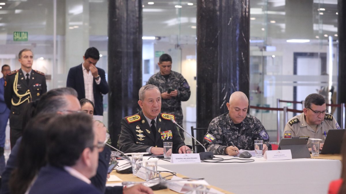 Nelson Proaño, jefe del Comando Conjunto de las Fuerzas Armadas, en la Asamblea.