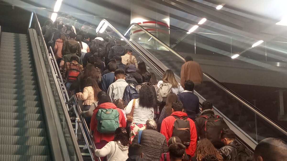 Situación. La falta de trenes se convirtió en una nueva molestia para los usuarios del Metro de Quito