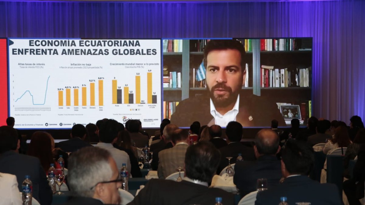 El ministro de Finanzas, Pablo Arosemena, en su ponencia de manera virtual este 4 de mayo de 2023.