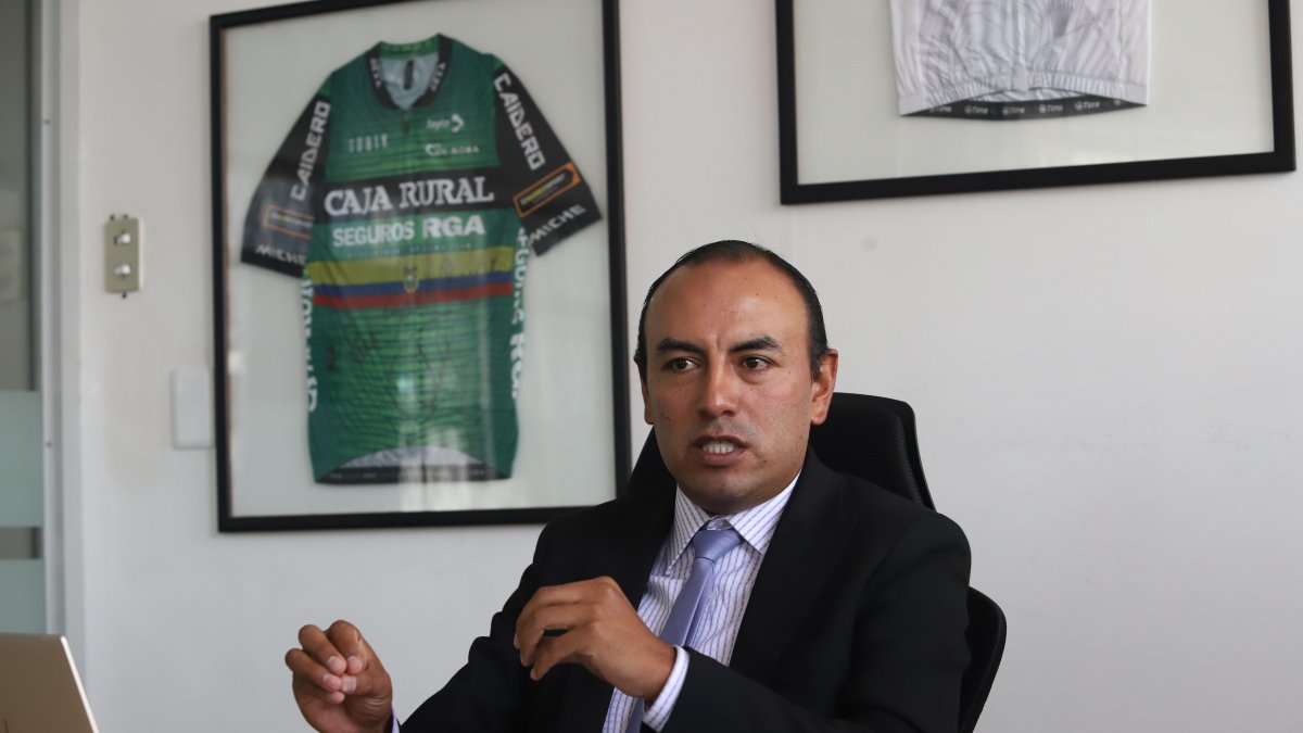 Santiago Rosero, presidente de la Federación Ecuatoriana de Ciclismo, no comparte la forma de manejar las asignaciones de parte del Ministerio.