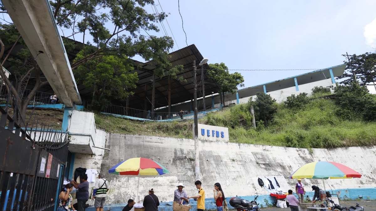 Las instalaciones del colegio Dolores Sucre lucen despintadas.