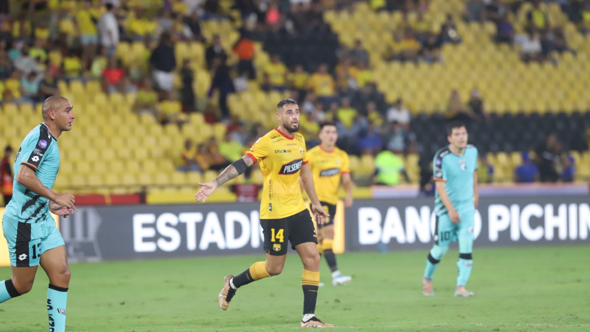 Francisco Fydriszewski (c) lleva un gol en la LigaPro y ninguno en la Libertadores, con Barcelona.