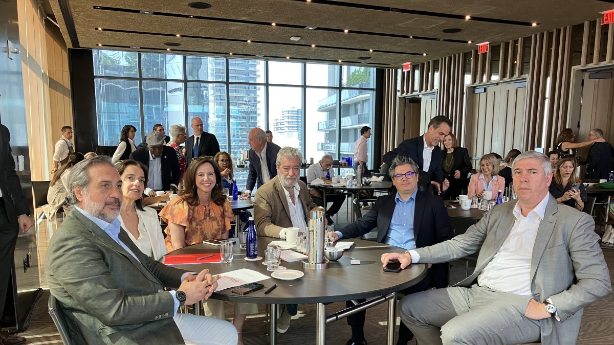 Feria.- Desde la izquierda, el presidente de la Cámara de Comercio de Madrid, Ángel Asensio y la directora de la Feria Internacional de Turismo (Fitur), María Valcarce